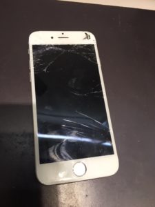Iphone6のガラスが割れた そして画面が外れた 京都市西京区桂稲荷山町よりご来店です Iphone Ipad Android修理のcaremobileダイエー桂南店 データそのまま即日修理